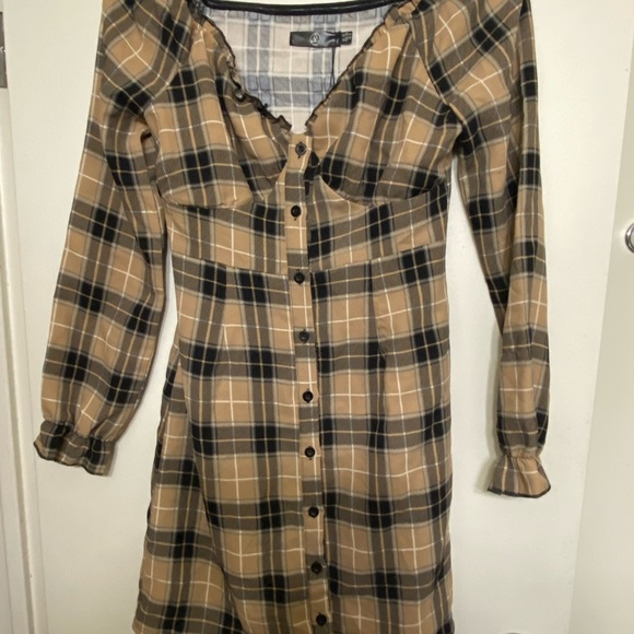 New plaid dress - Picture 2 of 4